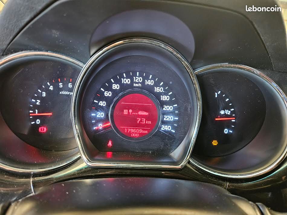 KIA CEED SW STYLE 1.6 CRDi 110 CH (image 3)