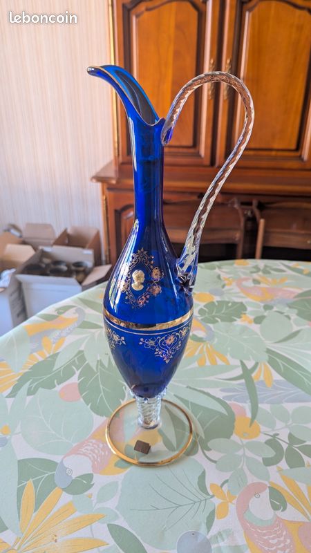 Pichet décoratif en verre bleu cobalt doré – style Murano (image 1)
