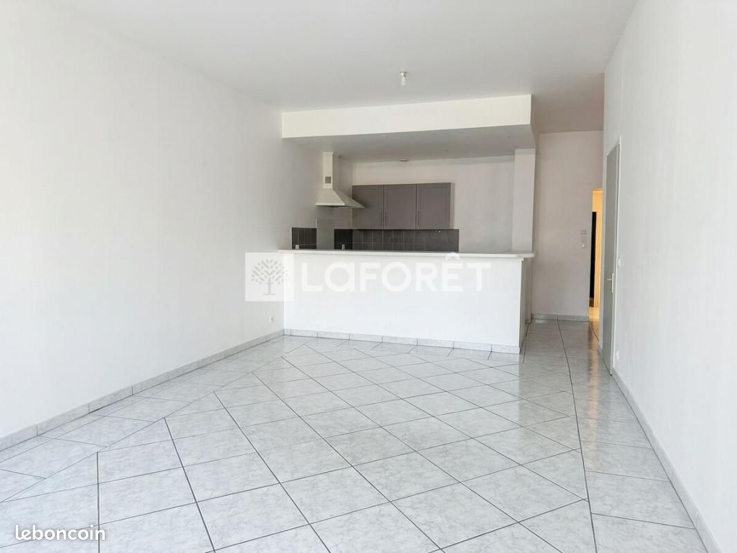 Appartement 3 pièces 79 m² · à Vaulx-en-Velin · 79 m² · 940 €