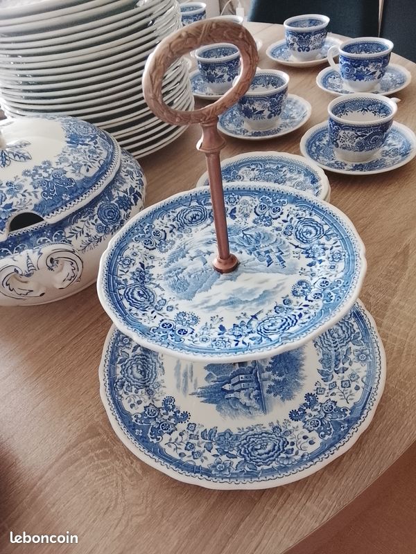 Service de table et service a cafe Villeroy et Bosch collection Burgenland technique Mettlacher kupferdruck unterglasur total 68 pieces (image 5)