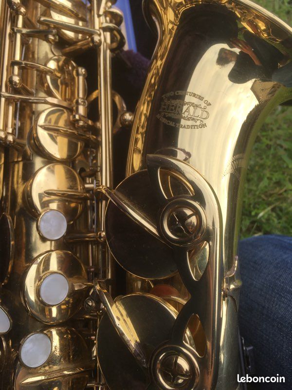 Saxophone d’étude (image 4)