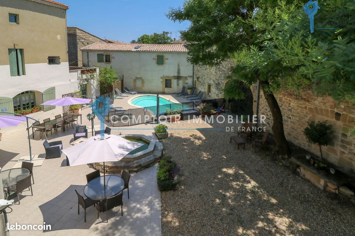 Maison 13 pièces 548 m² · à Uzès · 548 m² · 885 000 €