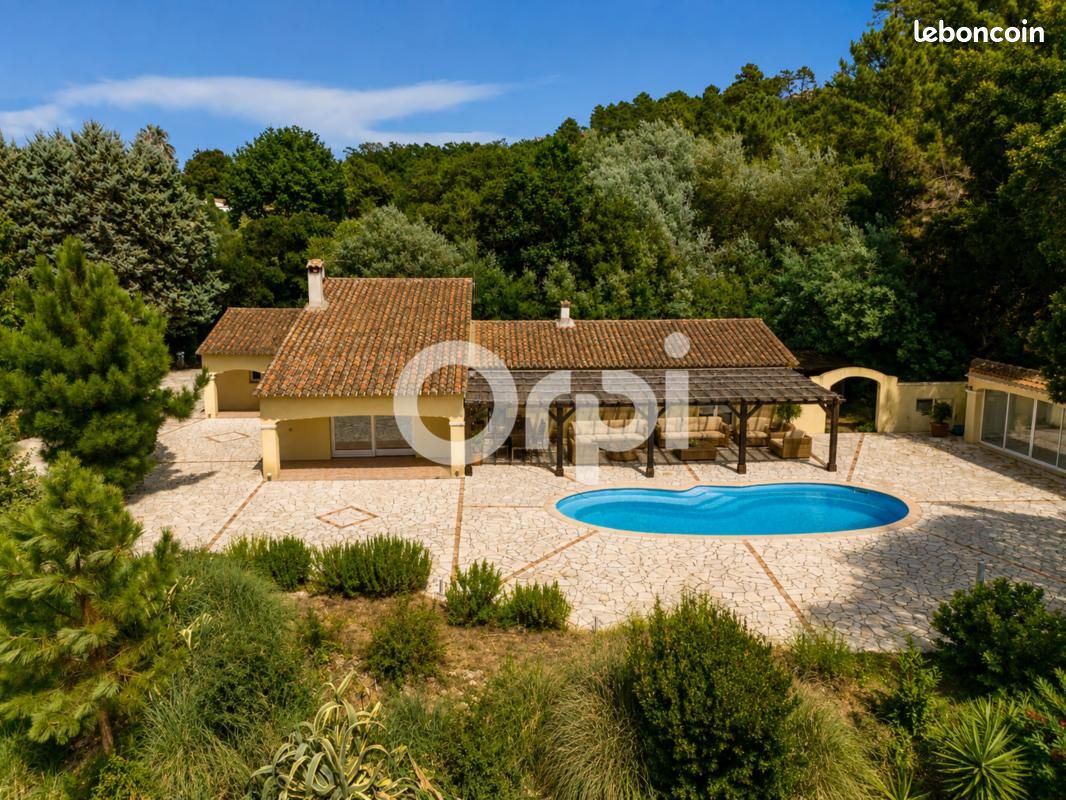 Maison 5 pièces 220 m² · à Fréjus · 220 m² · 850 000 €