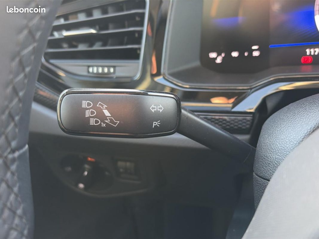 VOLKSWAGEN POLO 1.0 tsi 95 vw edition (image 22)