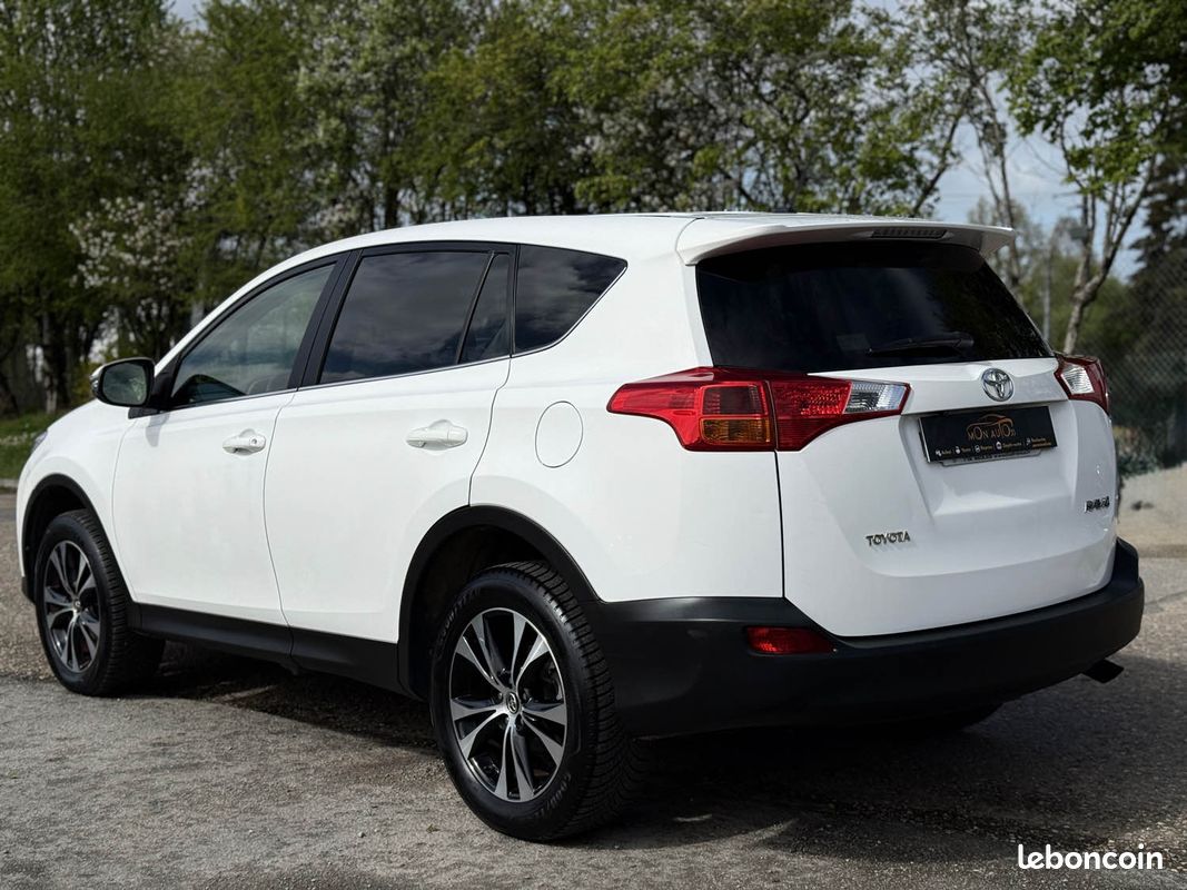 Toyota RAV4 2.0 D-4D 124ch Lounge – GPS – Caméra de recul – Chaîne – Révisé & Garantie 6 mois (image 6)