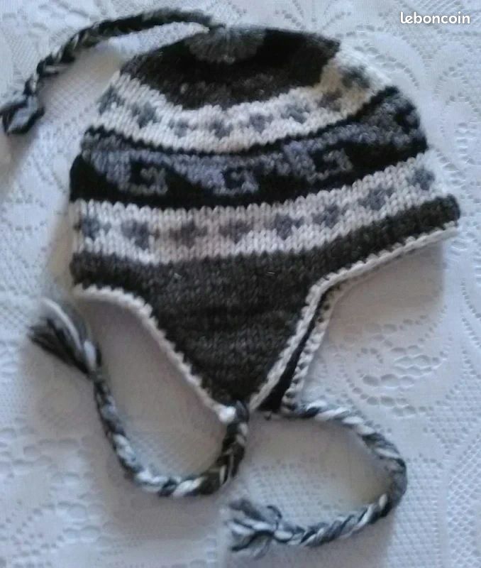Bonnet Népalais Laine Vierge Blanc Gris – Tricoté Main – Taille Unique Extensible – Style Ethno & Doux