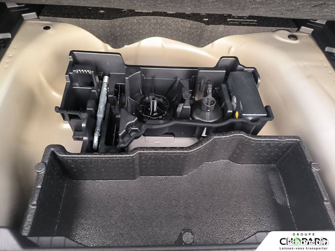 PEUGEOT 2008 PureTech 100 S&S BVM6 Allure Pack (image 23)