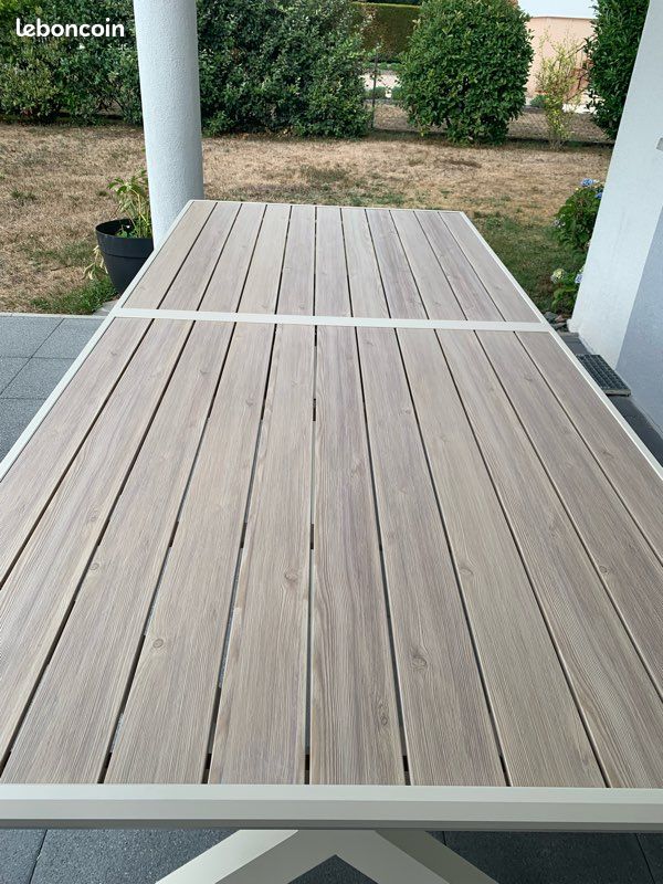 Table (image 3)
