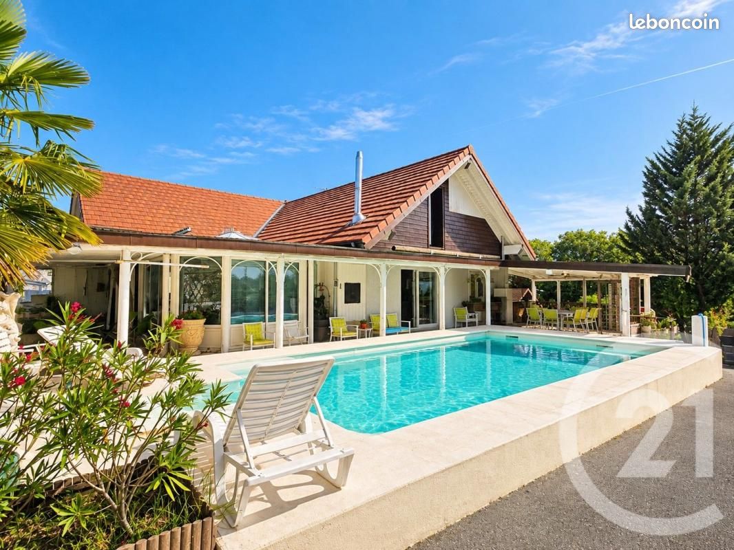 Maison 10 pièces 223 m² · à Entrelacs · 223 m² · 624 000 €
