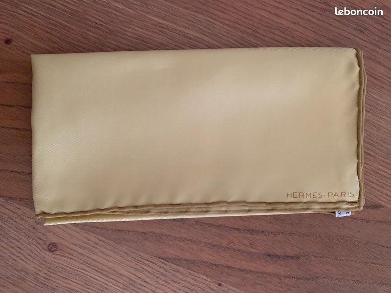 Pochette Hermes en twill de soie (image 3)