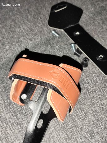 Rail avec double porte-bidons Lyne