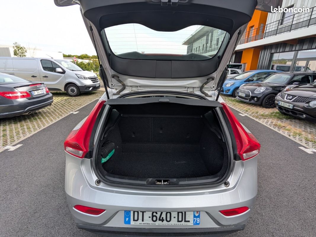 VOLVO V40 D2 115 Momentum (image 5)
