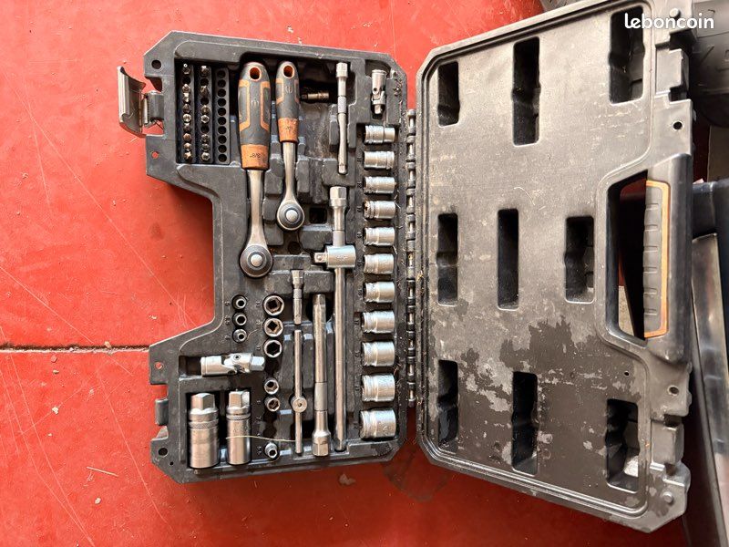 Caisse à outils (image 1)