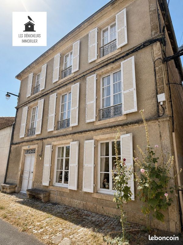 Maison 13 pièces 320 m² · à Melle · 320 m² · 205 000 €