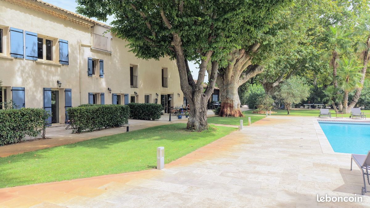 Maison 14 pièces 515 m² · à L'Isle-sur-la-Sorgue · 515 m² · 1 395 000 €