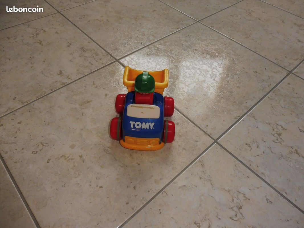 IDEE CADEAU : camion benne TOMY (image 1)