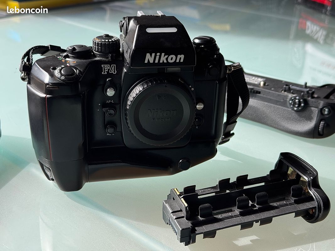 ② Appareil photo Nikon F4 de collection