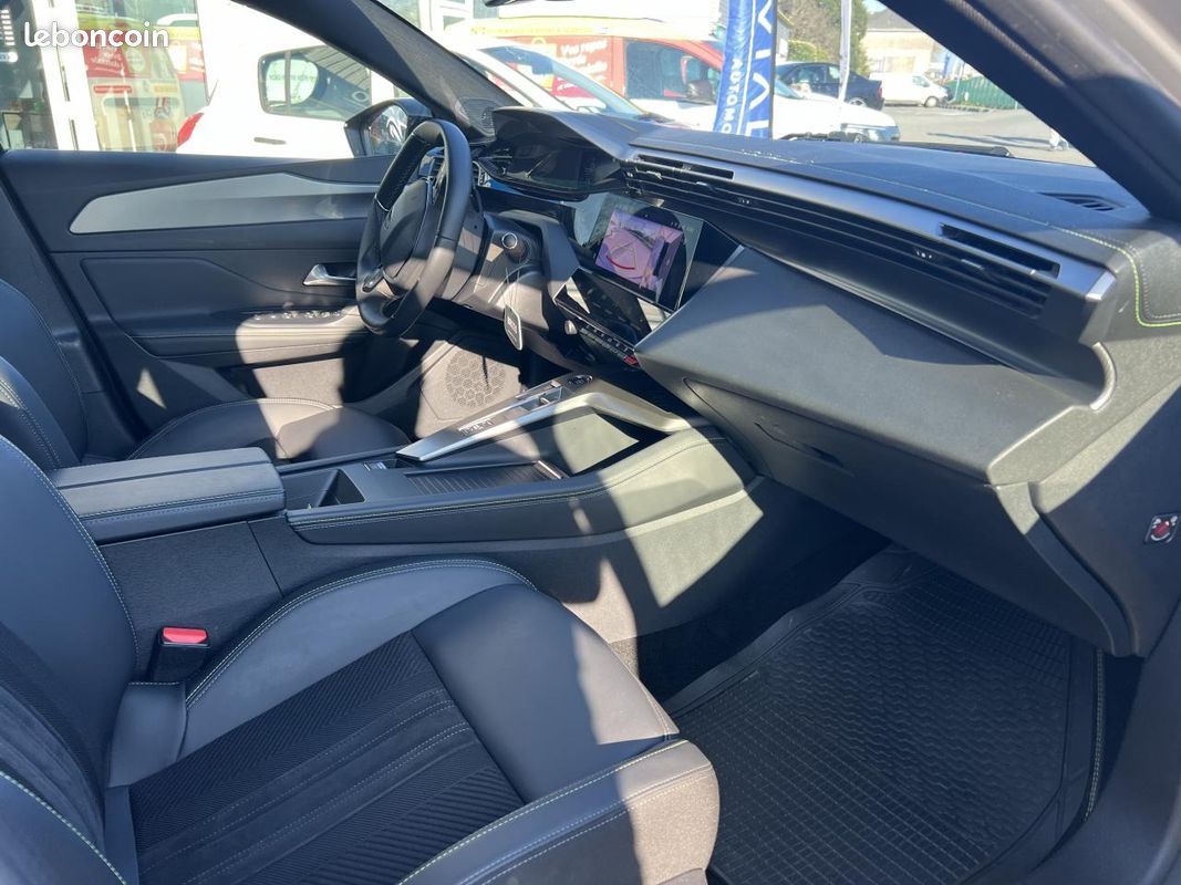 Peugeot 408 1.2 130 eat8 gt (image 16)