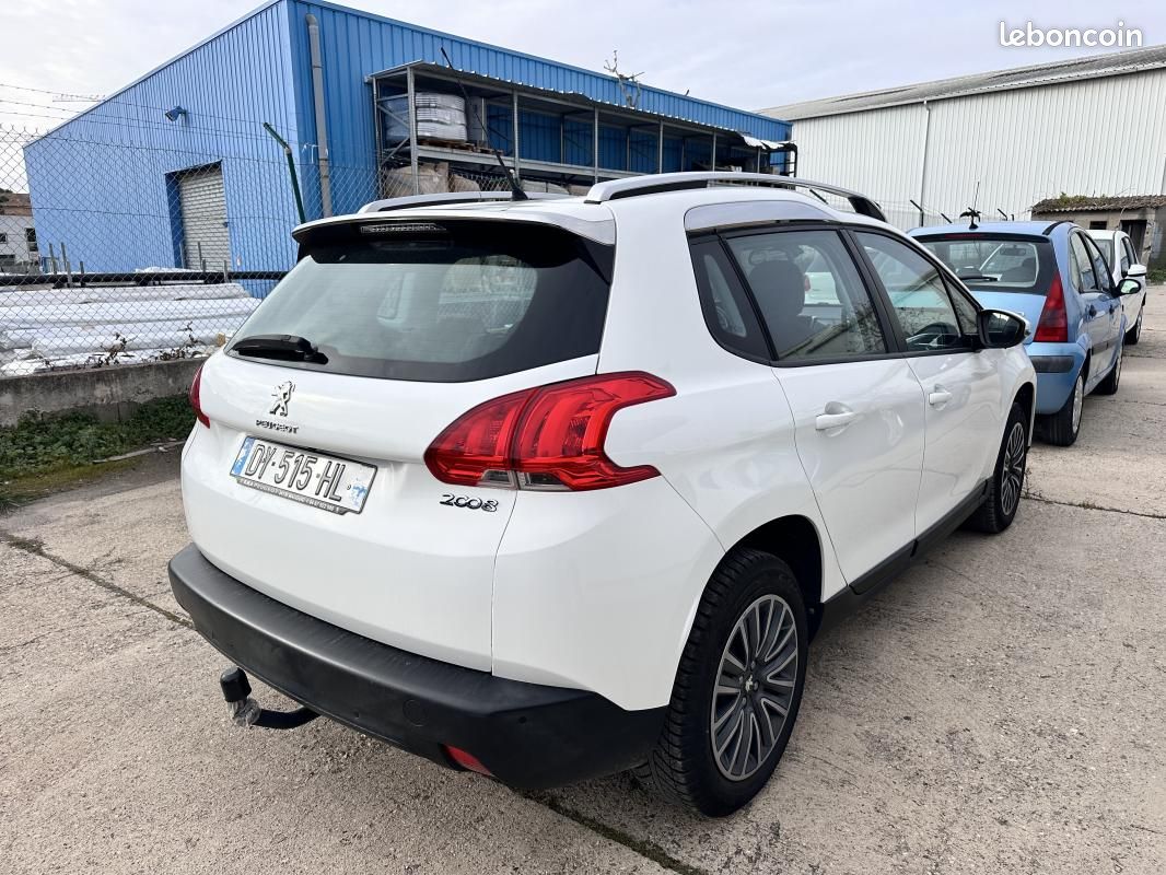 Peugeot 2008 1.2 82ch BVM5 Access (image 4)