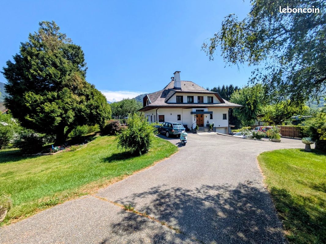 Maison 9 pièces 275 m² · à Ugine · 275 m² · 559 000 €