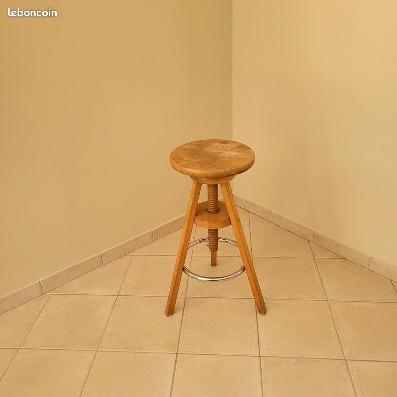 Tabouret tournant en bois (image 3)