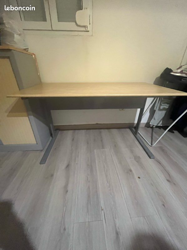 Bureau et armoire (image 1)