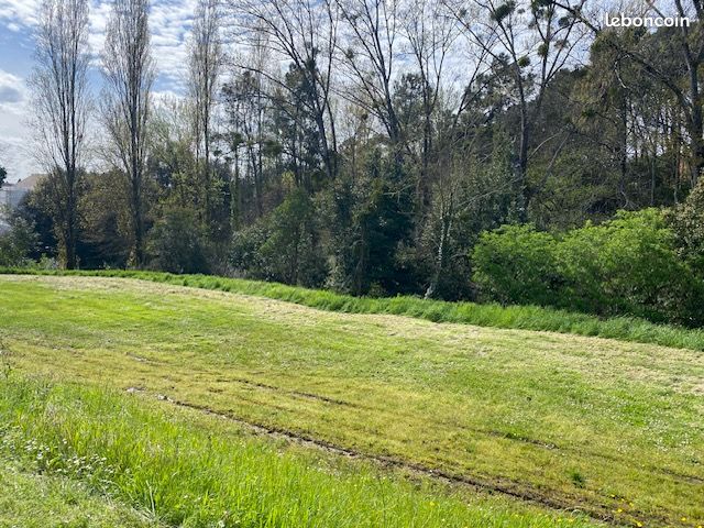 TERRAIN bucolique en ville · à La Réole · 15 000 €