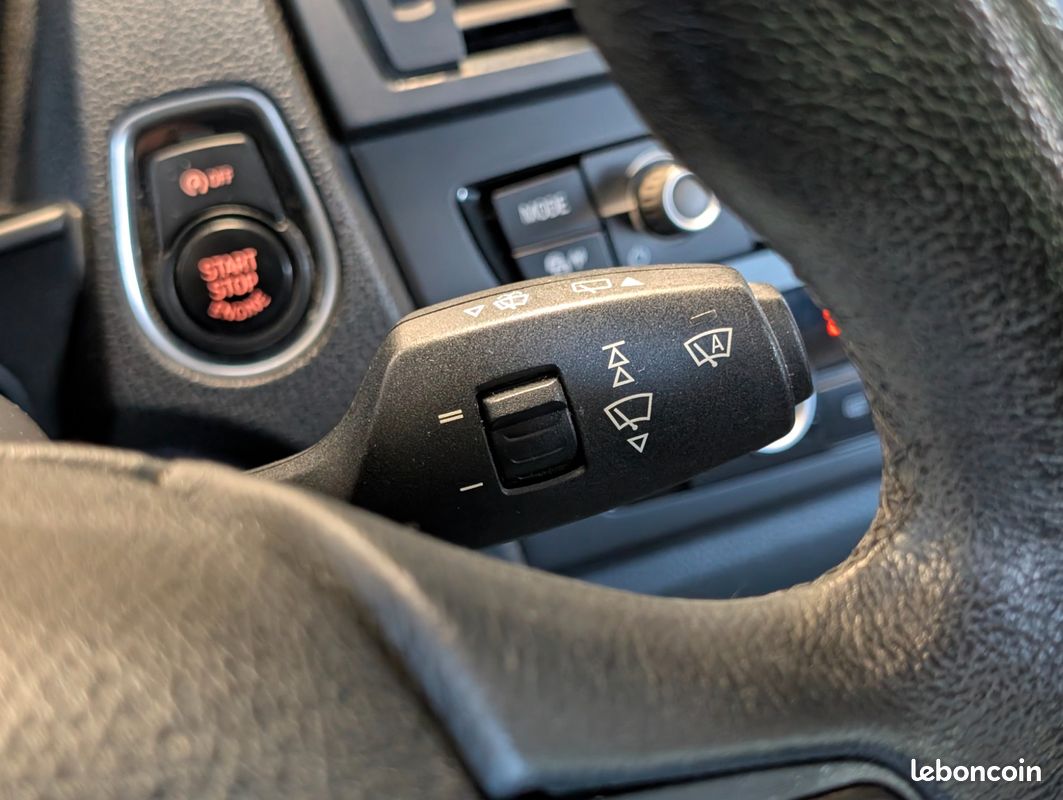 BMW SERIE 1 114D 95CV LOUNGE PLUS - FACTURES D'ENTRETIEN - RIEN A PREVOIR - GPS - CLIM AUTo (image 26)