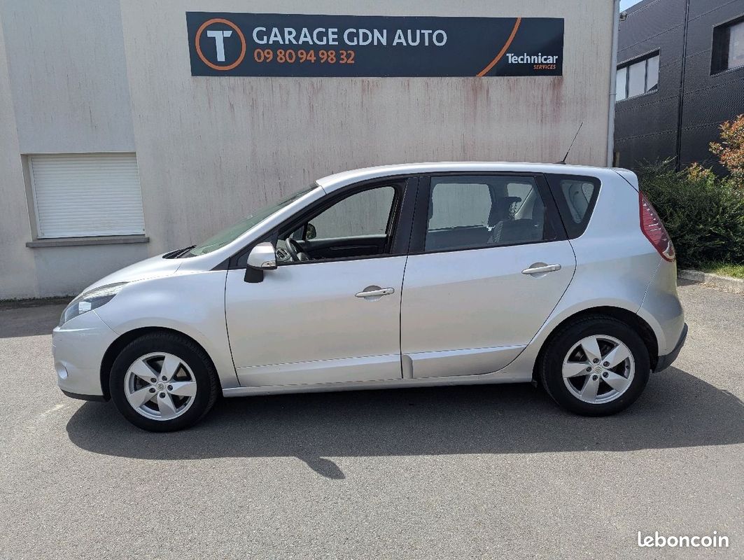 Renault SCENIC III 1.5 DCI 105CH AUTHENTIQUE (image 12)