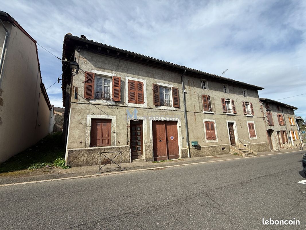 Maison 15 pièces 315 m² · à Montbrison · 315 m² · 196 000 €