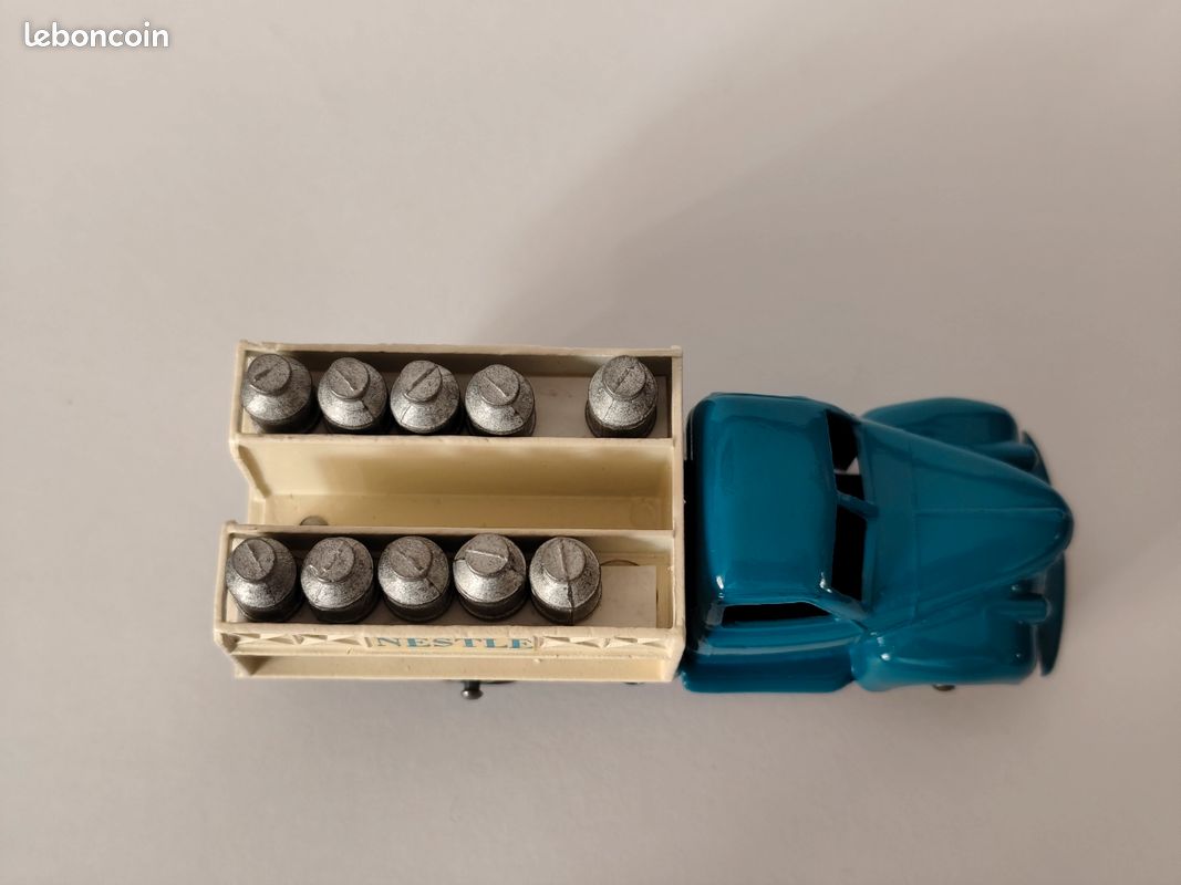 BL942 Dinky Toys France #25O Camion Studebaker Camion Laitier Nestlé