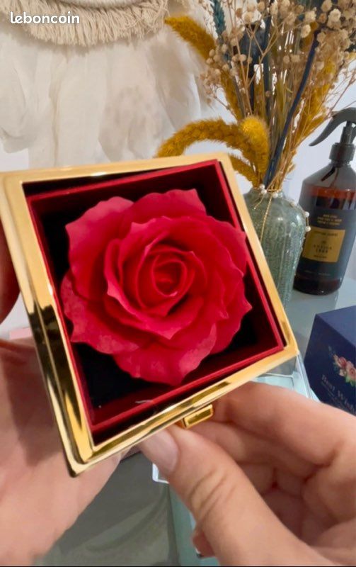 Coffret St Valentin à offrir - Rose Eternelle et Bijou collier (image 2)
