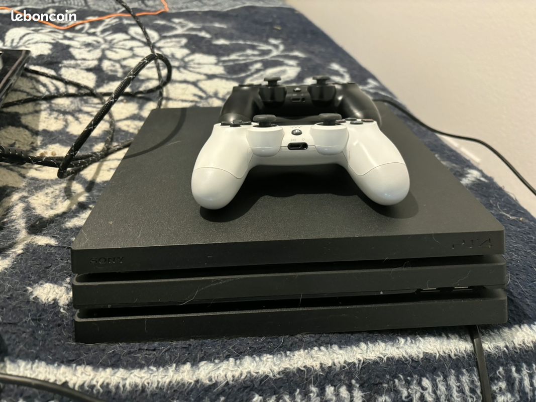 PS4 Pro + 2 manettes + casque VR (image 3)