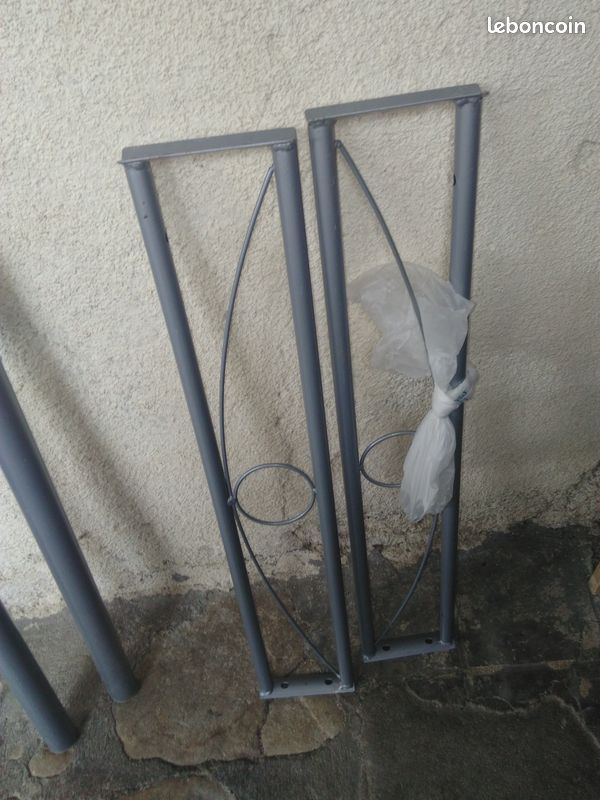 Pieds de table (image 1)