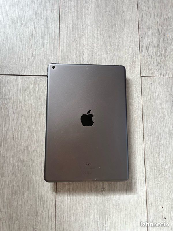 IPad 8e Génération 128 Go – Gris, Wi-Fi, écran 10,2 Pouces – Pour Pièces Ou Réparation