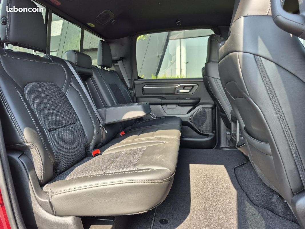 Dodge ram 1500 crew cab sport black package 2025 (image 15)