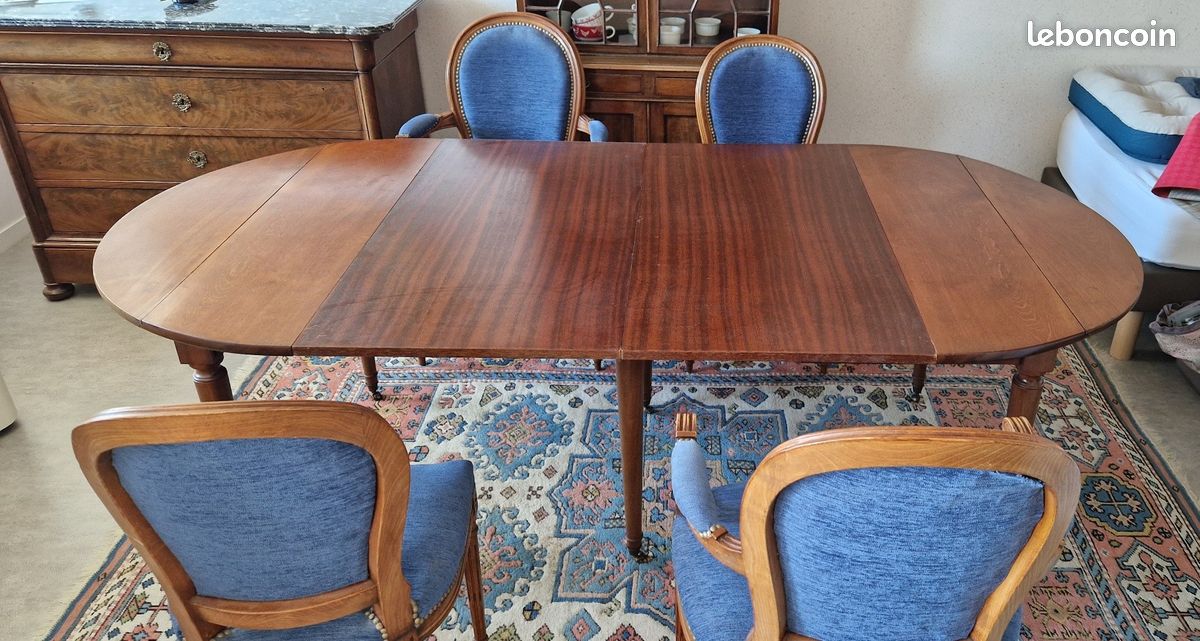 Lot table et 4 sièges acajou massif (image 1)