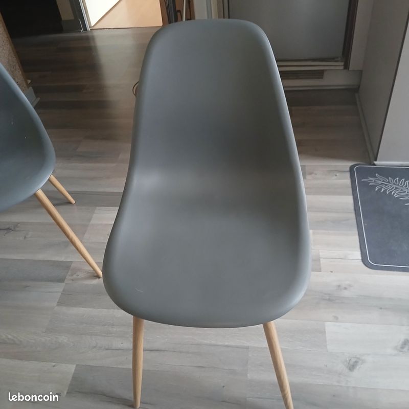 Ensemble table 5 ou 6 pers,4 chaises bois clair (image 3)