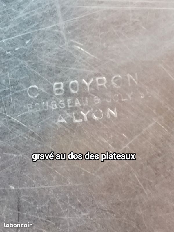 Plateau argenté signé origine magreb sur Gens de Confiance