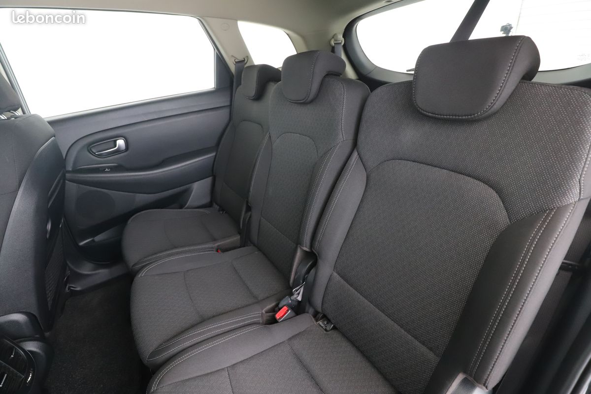 Kia Carens 1.7 CRDi ISG Active 7PL 141 ch (image 8)