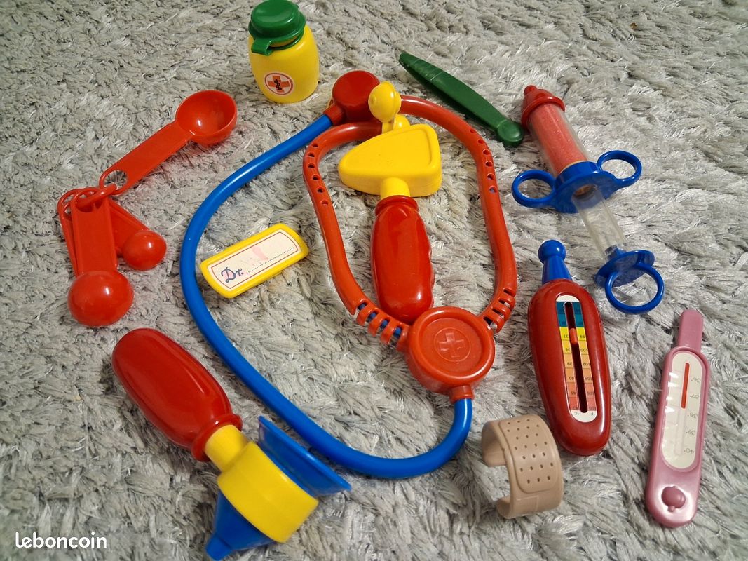Lot d’accéssoires de docteur pour petite fille ou poupon (image 3)