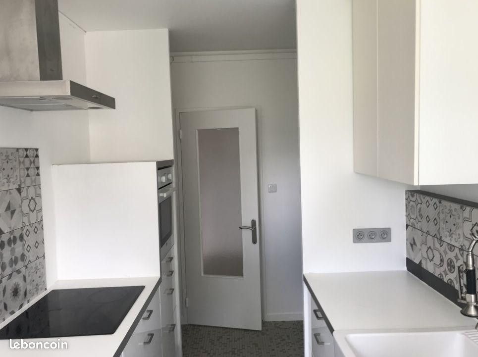 Appartement 4 pièces 70 m² · à Saint-Genis-Laval · 70 m² · 880 €/mois