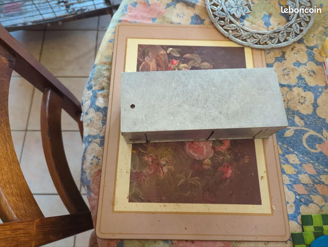 Boite de scie d'ongles en métal (image 2)