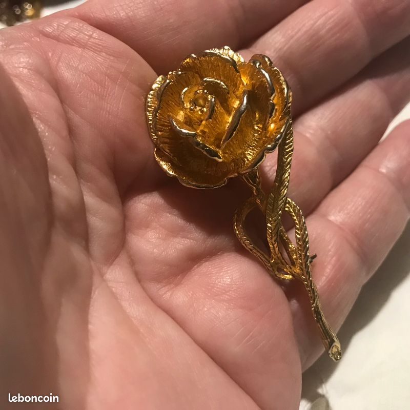 Chanel - Broche, métal & strass, doré & transparent - CHANEL