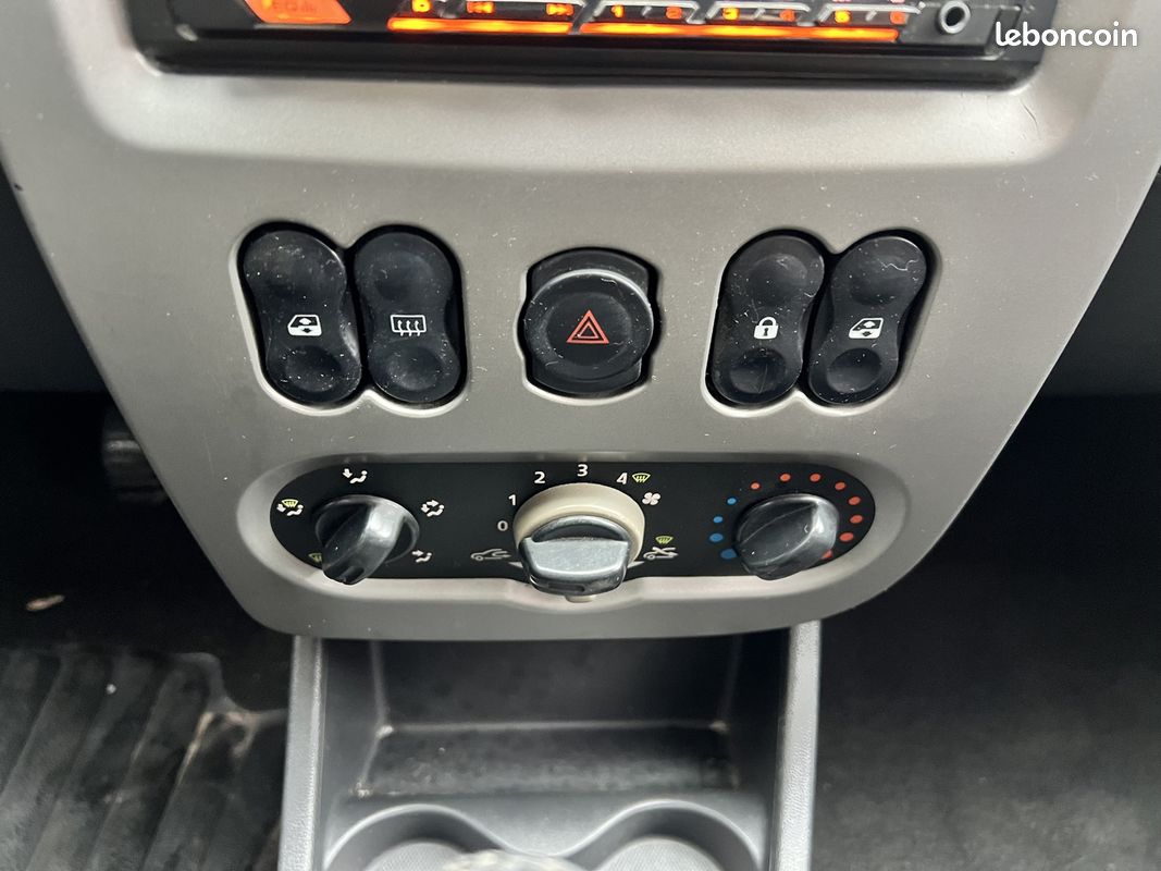 Dacia SANDERO 1.4 MPI 75CH GPL AMBIANCE (image 12)