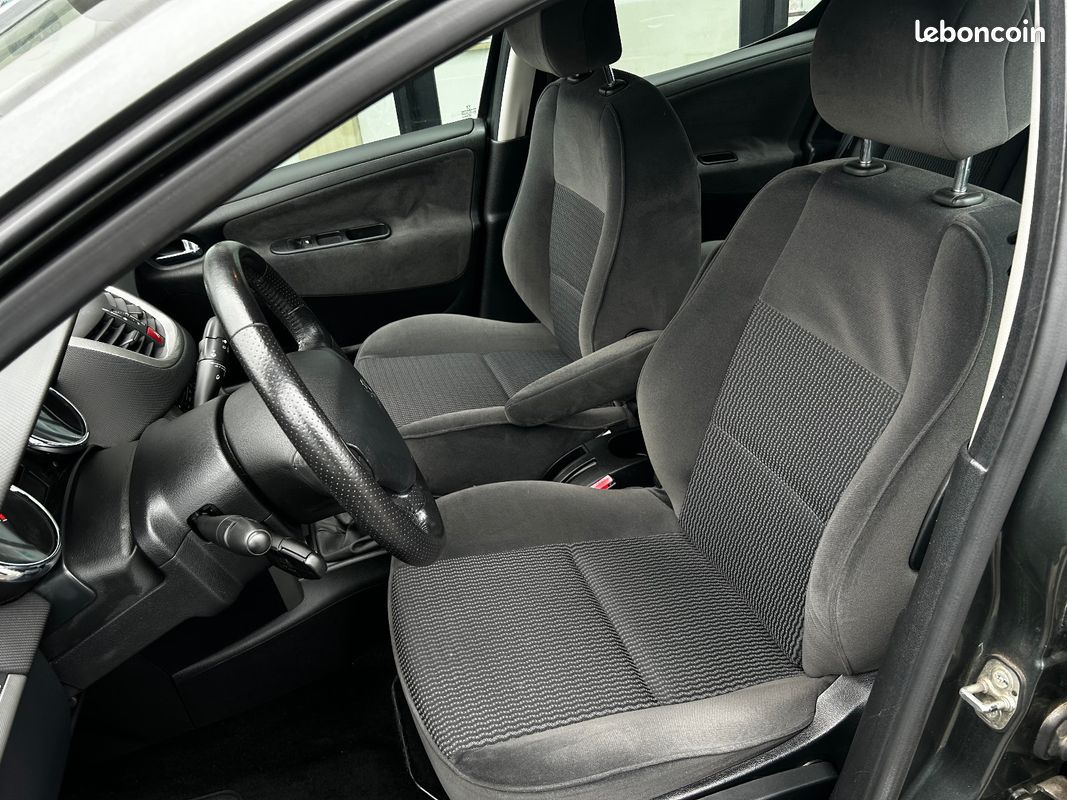 Peugeot 207 1.6 VTI 120CH PREMIUM / PAS UN PURETECH (image 9)