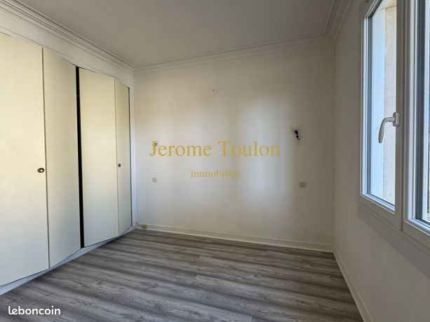 https://img.leboncoin.fr/api/v1/lbcpb1/images/fe/d5/35/fed5353832a789d7b96d0eb7635d70542dc9773f.jpg?rule=ad-image
