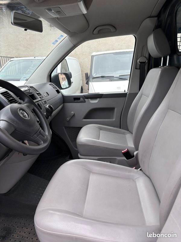 Volkswagen Transporter 2.0 TDI 140 L1H1 - Portes vitrées - Galerie de toit - Armoire de rangement - 10825 Euros H.T (image 3)