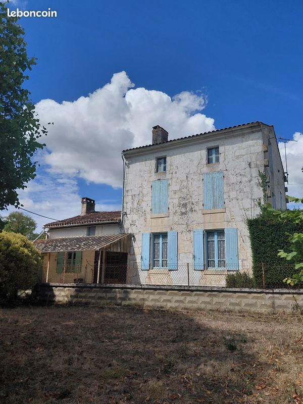 Maison 3 pièces 137 m² · à Saint-Savinien · 137 m² · 105 000 €