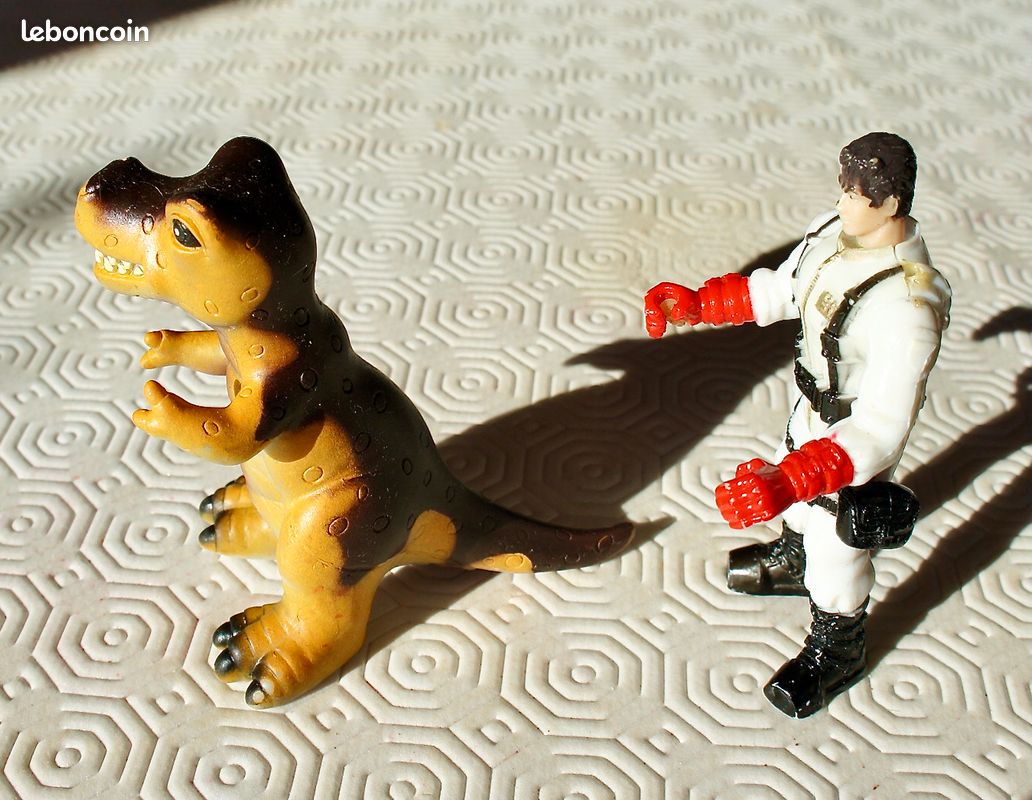 Camion transport dinosaure + dinosaure + personnage + armes (image 6)
